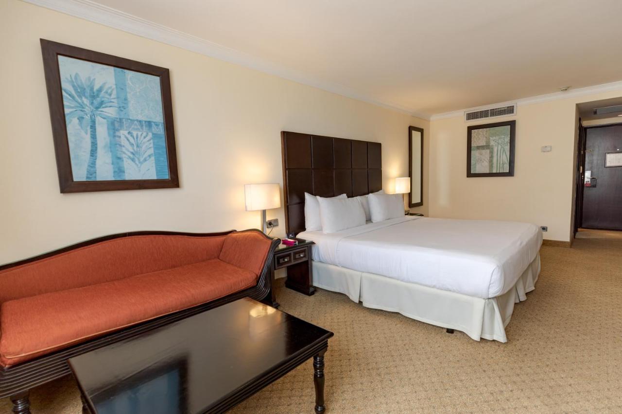סנטו דומינגו Dominican Fiesta Hotel מראה חיצוני תמונה A room at the Hilton London Heathrow