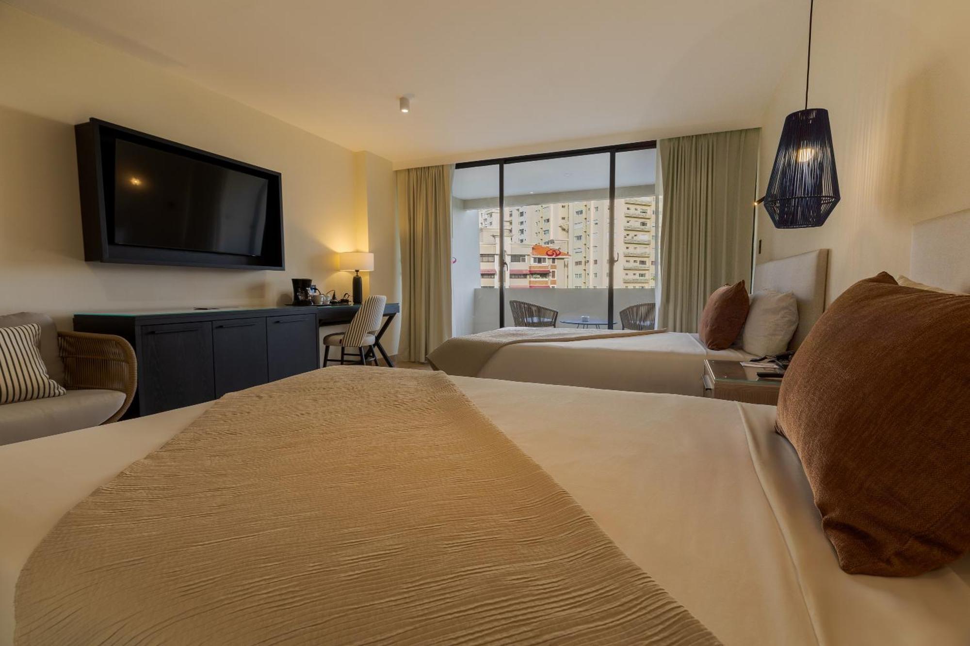 סנטו דומינגו Dominican Fiesta Hotel מראה חיצוני תמונה A guest room at the hotel