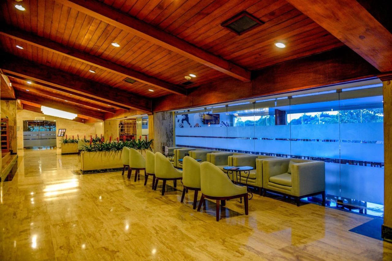 סנטו דומינגו Dominican Fiesta Hotel מראה חיצוני תמונה The lobby of the hotel